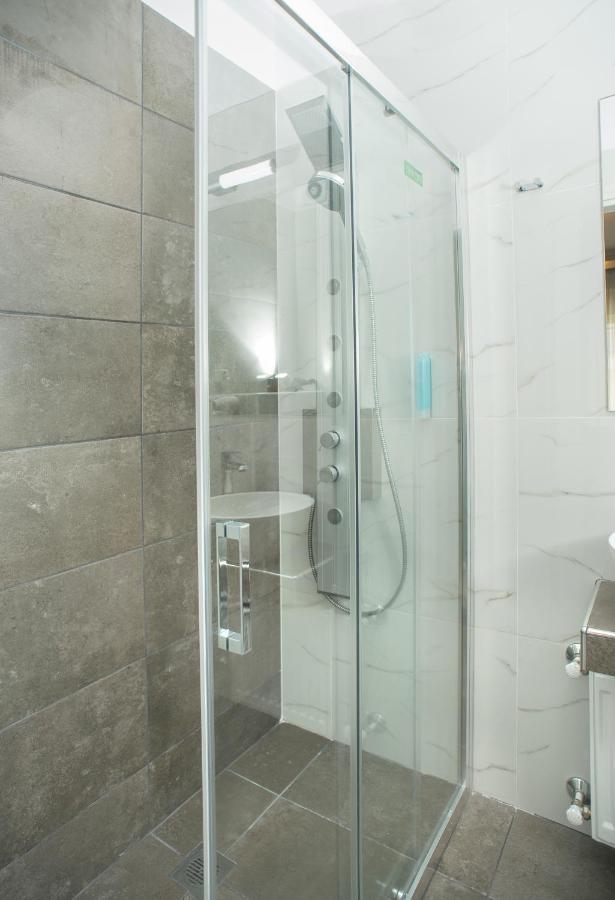 Lux Vip Apartments Peraía Екстериор снимка